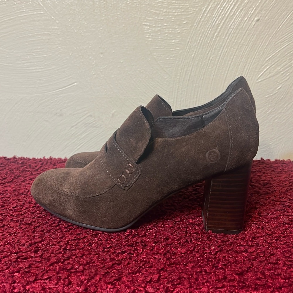Born Mocho Brown Suede Pumps Sz 6.5
